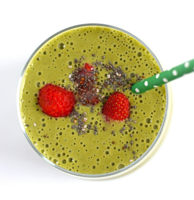 Strawberry Mango Green Smoothie - An easy, quick and tasty on-the-go breakfast smoothie or post-workout drink filled with fruit, greens and greek yogurt. Can easily be dairy free! - isabeleats.com