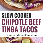 aceste tacos Mexican Slow Cooker Chipotle Beef Tinga sunt ușor de făcut și sunt fierte la foc mic într-un aragaz lent cu ardei iute și roșii prăjite la foc. Perfect pentru o masă ușoară, în timpul săptămânii!