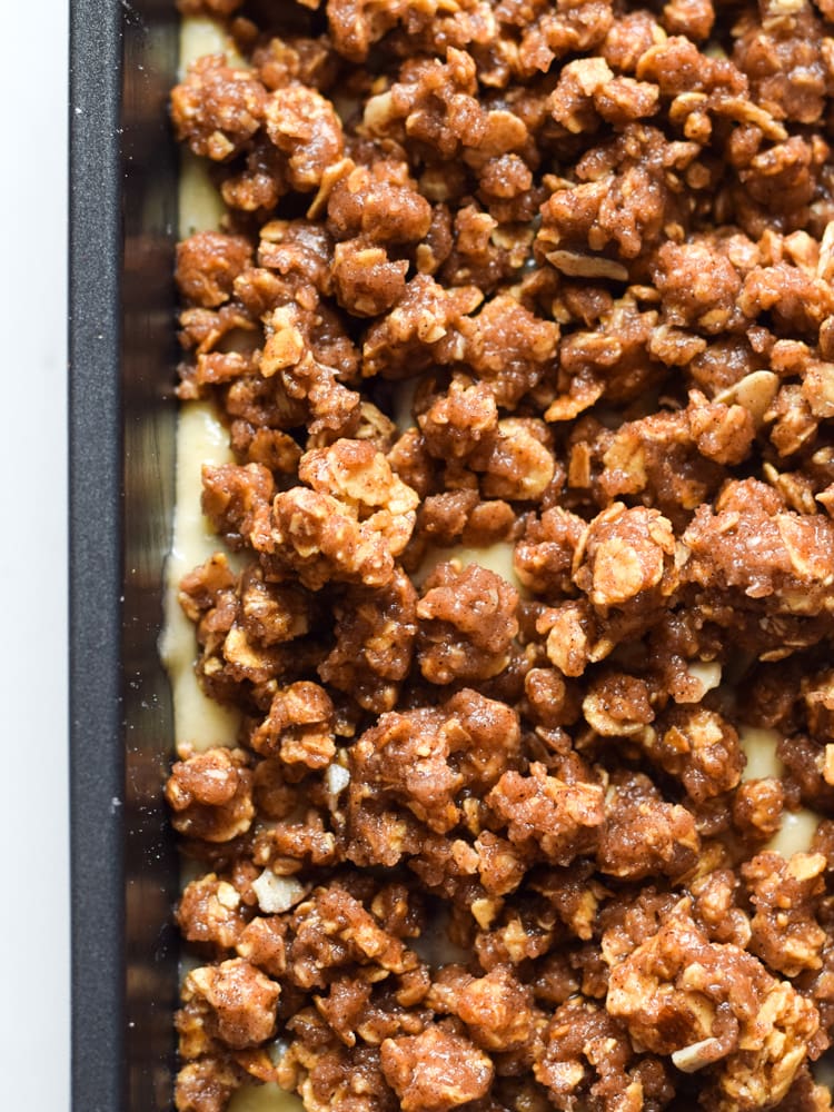 This Cranberry Banana Bread topped with a cinnamon granola crunch is super moist, fluffy and filled with cranberries. Perfect for the holidays!