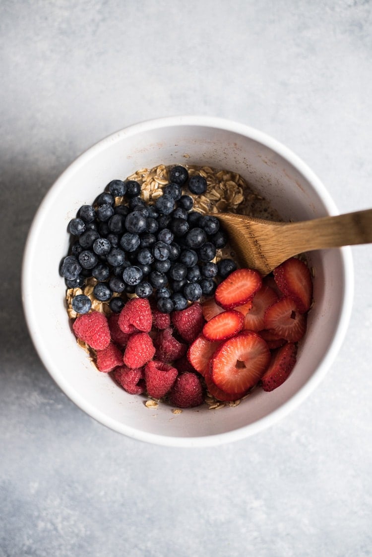 A healthy Banana Bread Baked Oatmeal recipe made with berries and cinnamon to start your morning off on the right foot! (gluten free + vegetarian)