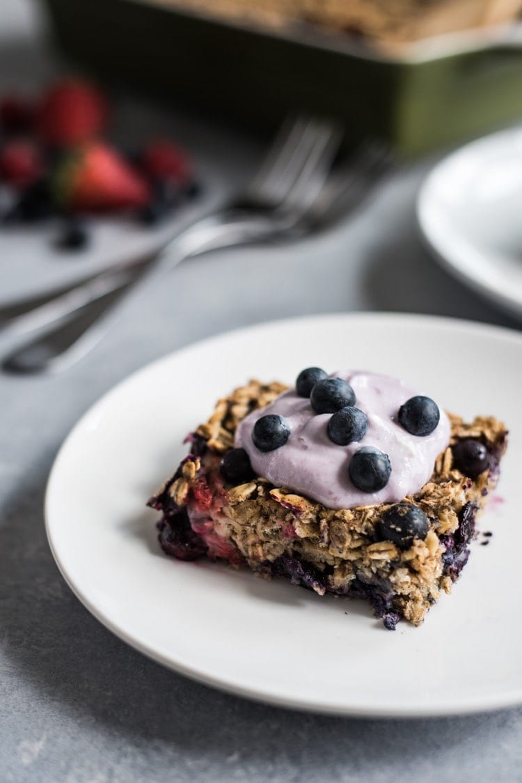 A healthy Banana Bread Baked Oatmeal recipe made with berries and cinnamon to start your morning off on the right foot! (gluten free + vegetarian)