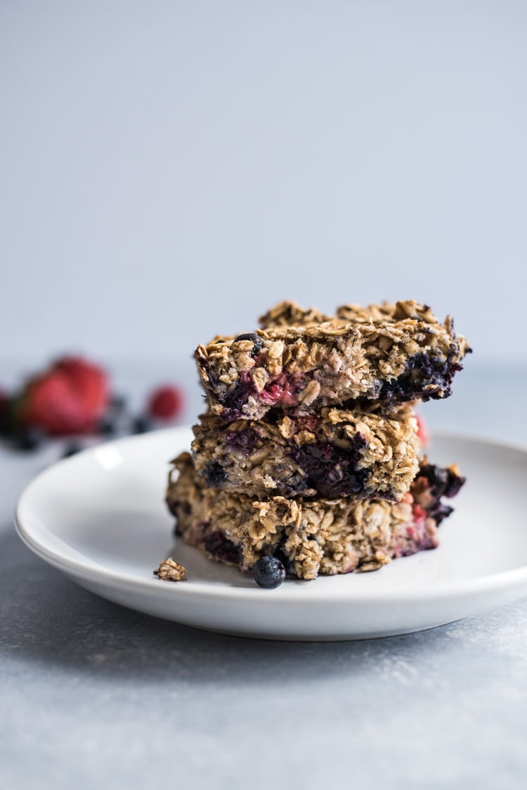 A healthy Banana Bread Baked Oatmeal recipe made with berries and cinnamon to start your morning off on the right foot! (gluten free + vegetarian)