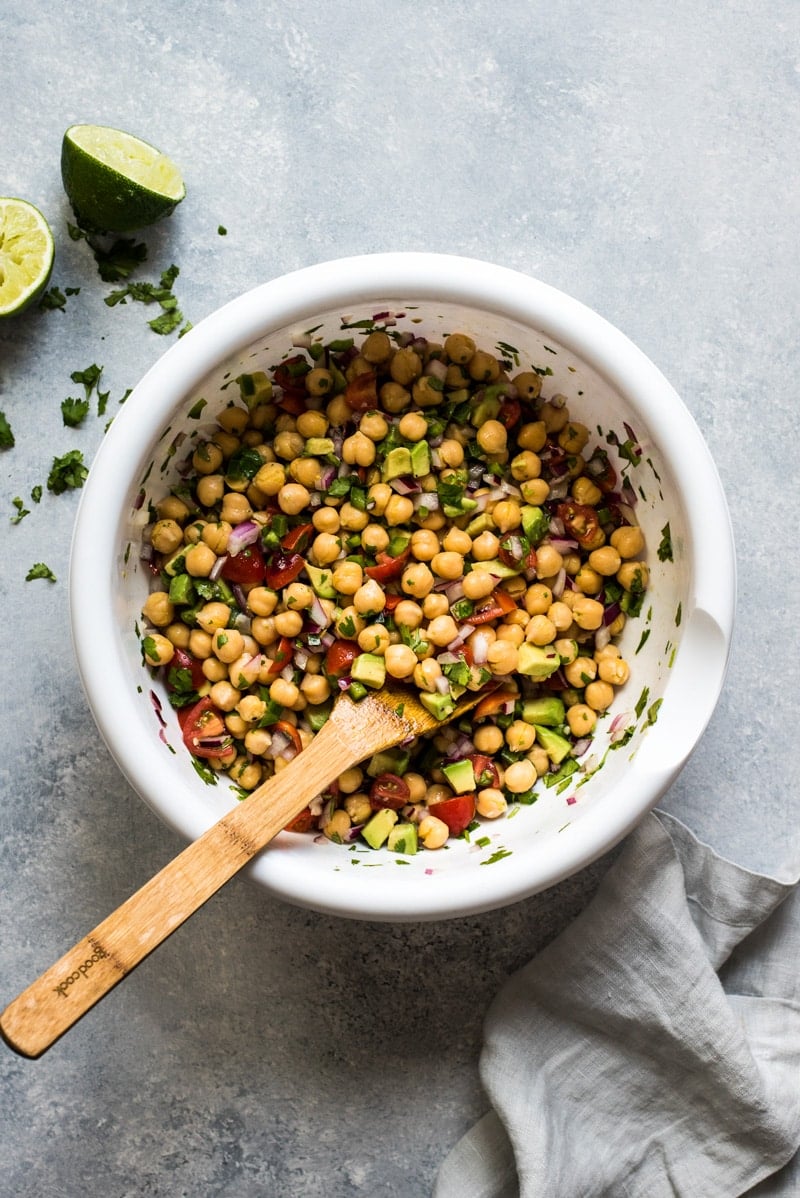 This Mexican Chickpea Salad recipe is fresh, easy to make and packed with healthy ingredients. Ready in only 15 minutes! (gluten free, vegetarian, vegan)