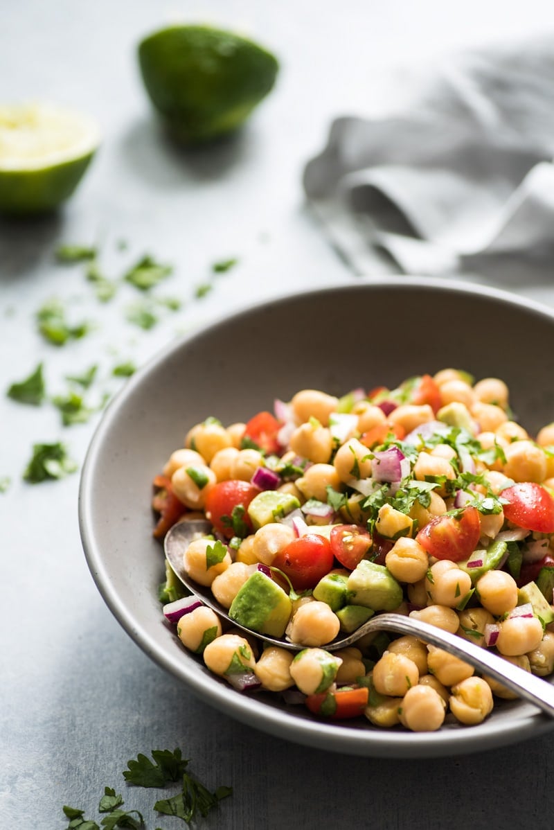 This Chickpea Salad recipe is fresh, easy to make and packed with healthy ingredients. Ready in only 15 minutes! (gluten free, vegetarian, vegan)