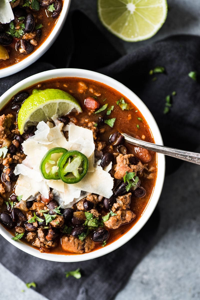 Este Chile Chorizo mexicano es una comida de una olla cálida y reconfortante, perfecta para los meses de otoño e invierno. (apto para congelador, sin gluten)