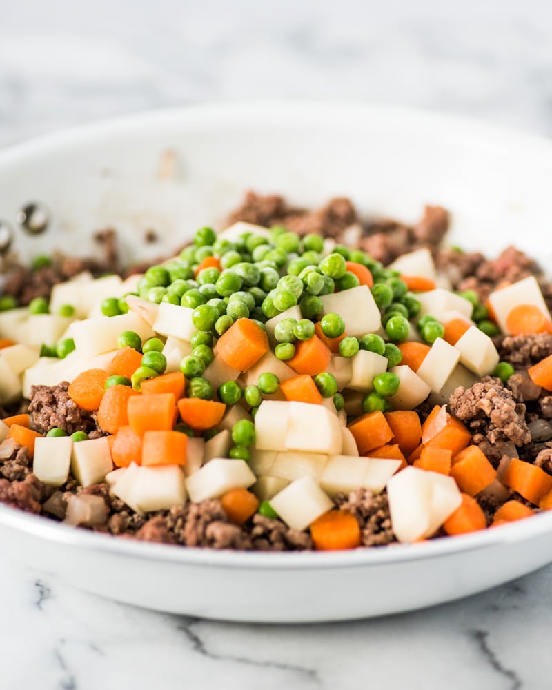 Peas, potatoes, carrots in ground beef mixture