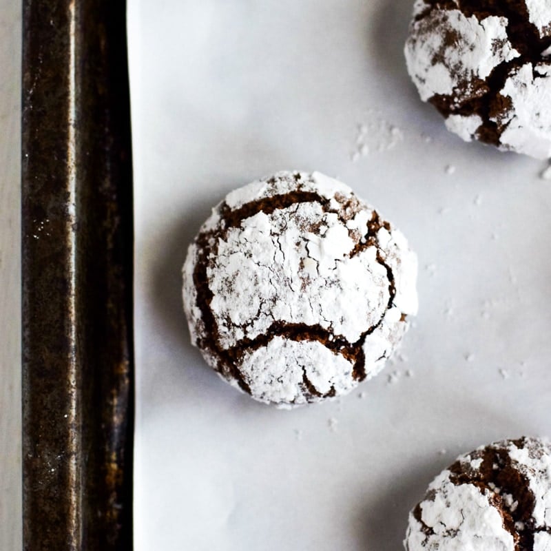 Mexican Chocolate Crinkle Cookies - Looking to spice up your holiday menu? These 12 Mexican Christmas food recipes are perfect for celebrating Las Posadas, Noche Buena and Navidad!