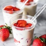 Fresas con crema in a cup