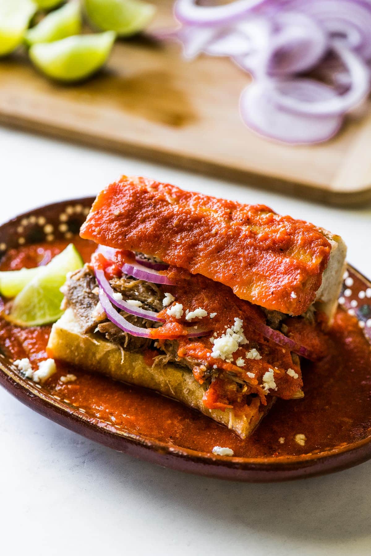 A torta ahogada on a plate.