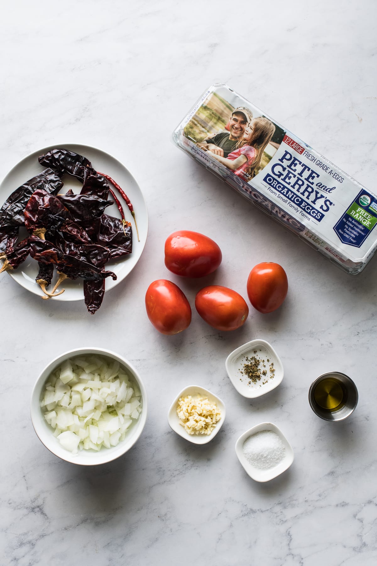 Ingredients for Huevos Ahogados on a table.