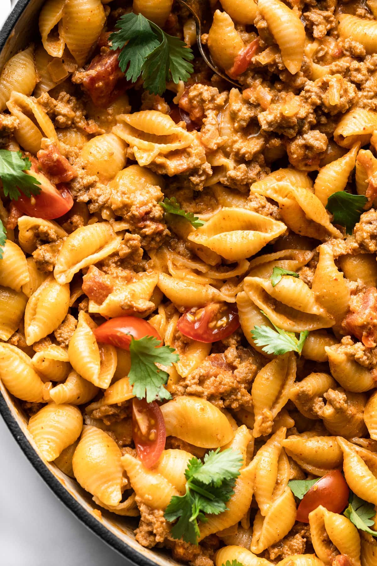 Creamy and cheesy taco pasta ready to eat.