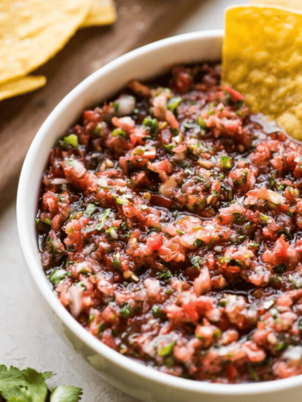 This homemade fresh salsa recipe is made with only 6 ingredients - tomatoes, onions, cilantro, garlic, jalapeño, and lime juice. Ready to eat in only 5 minutes!