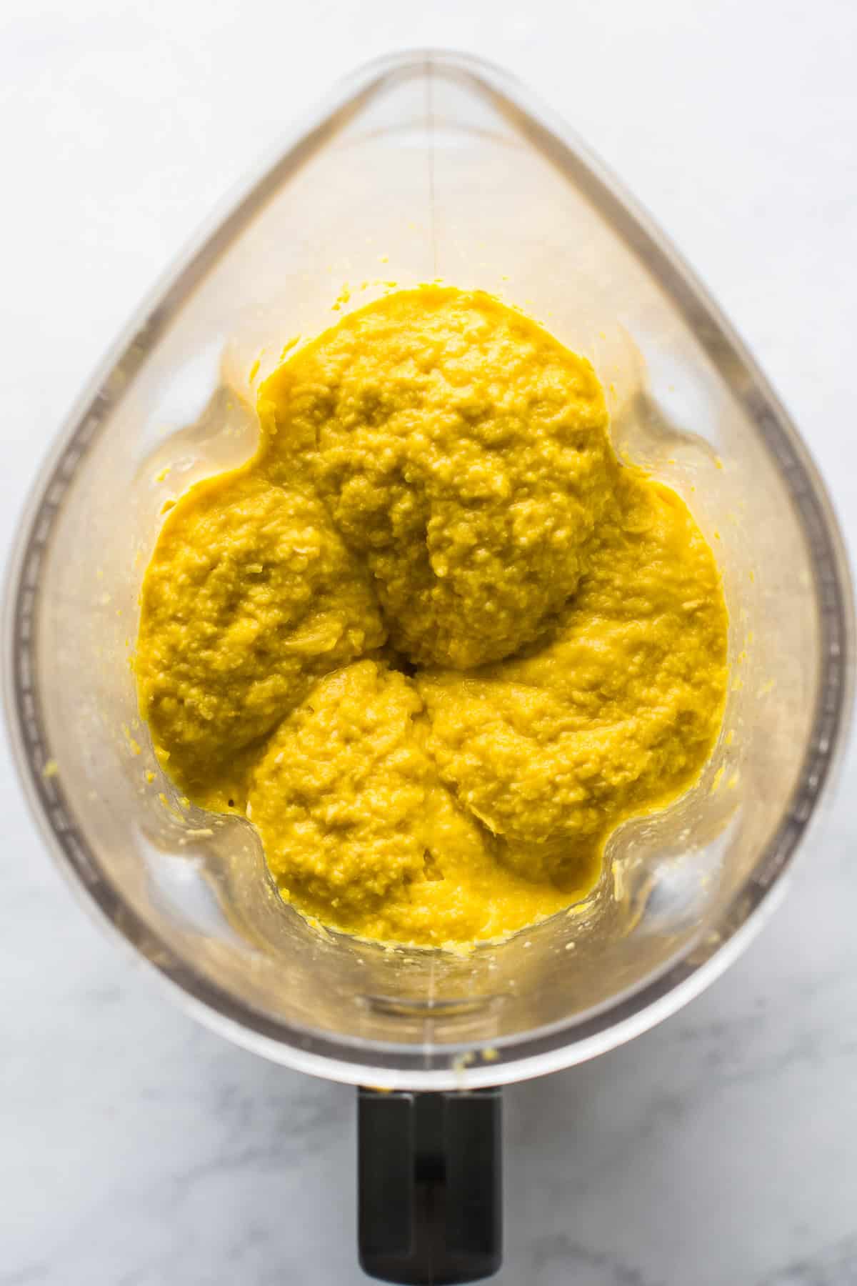 Blended corn in a blender for tamales de elote.