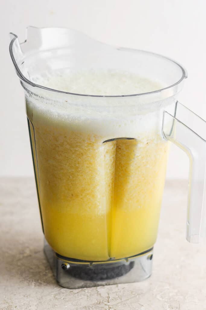 Blended agua de pina in a blender.