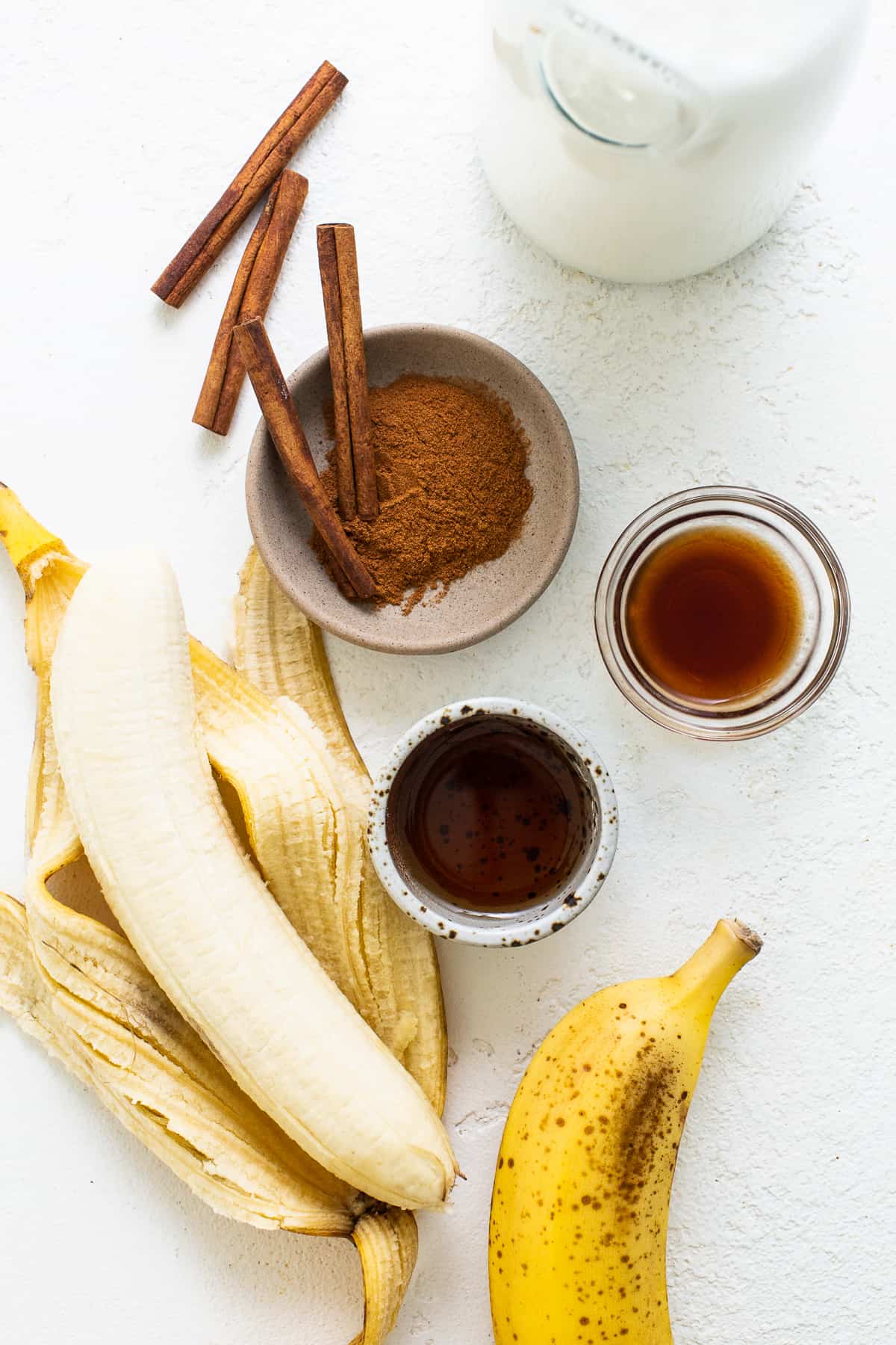 Licuado de platano ingredients on a plate