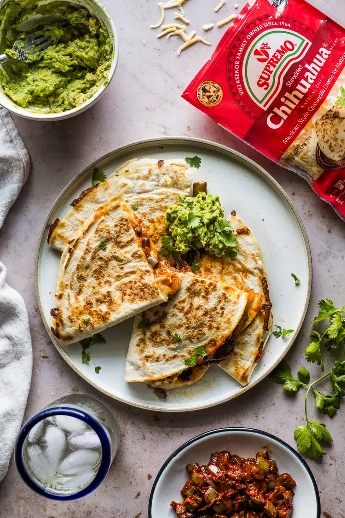 Quesadillas de Nopales en Chile Rojo