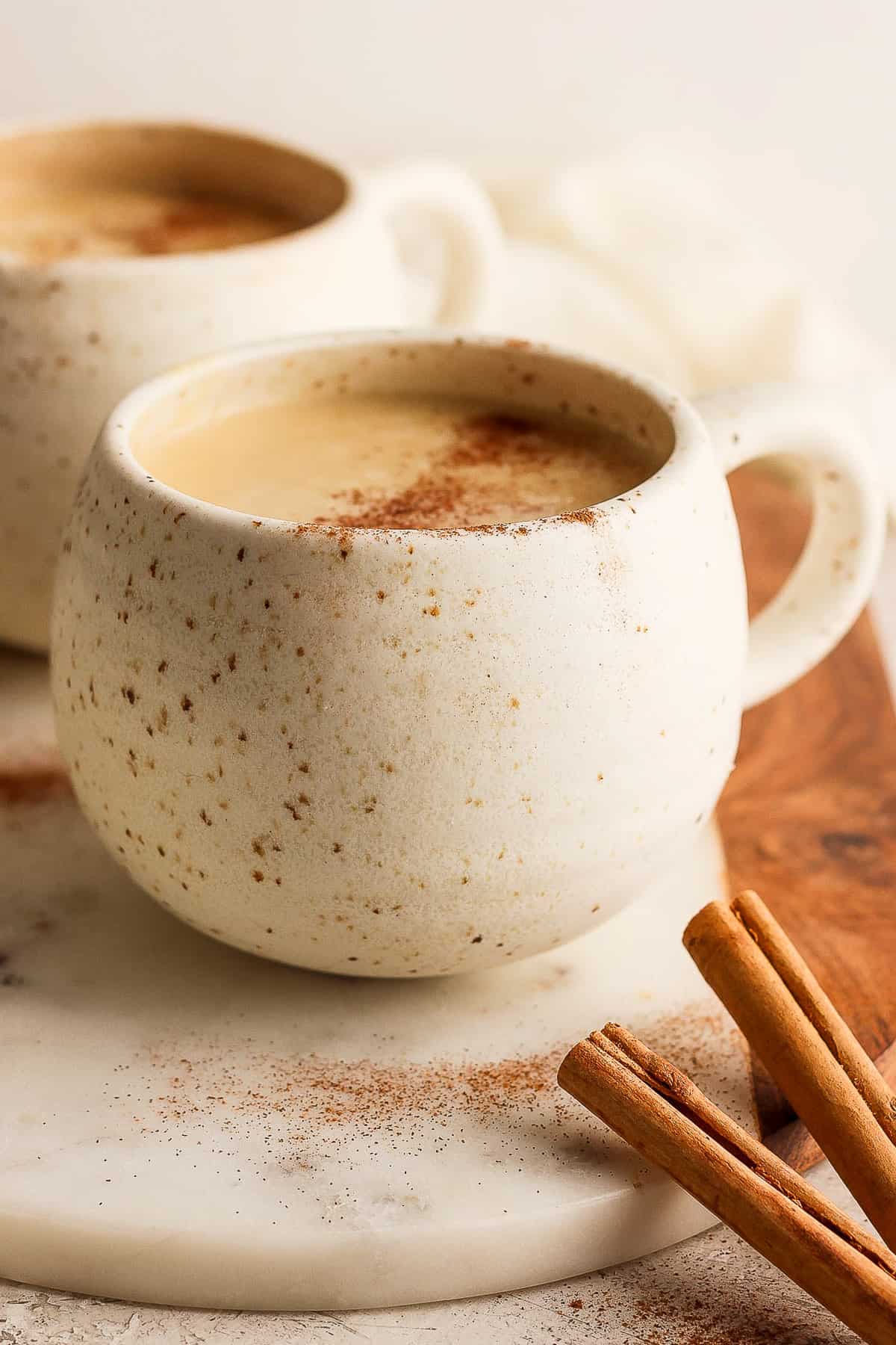 Atole de elote in a mug garnished with a dusting of ground cinnmaon.