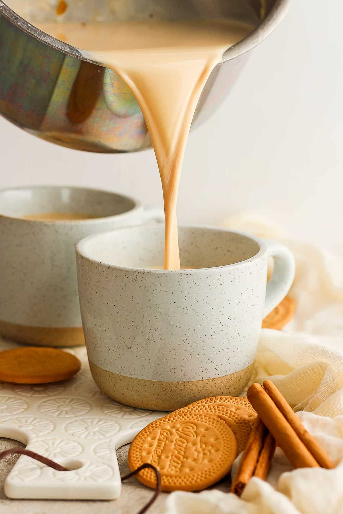 Atole de galletas marias being poured into a mug.