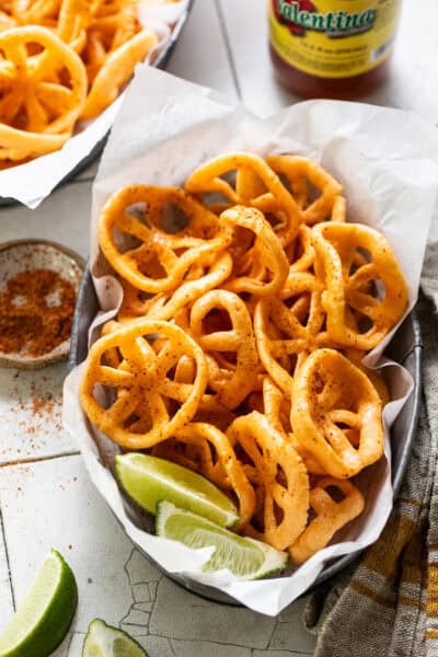 A bowl of chicharrones de harina (aka duros) ready to eat.