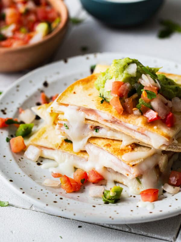 A sincronizada de jamon on a plate stacked on top of one another.