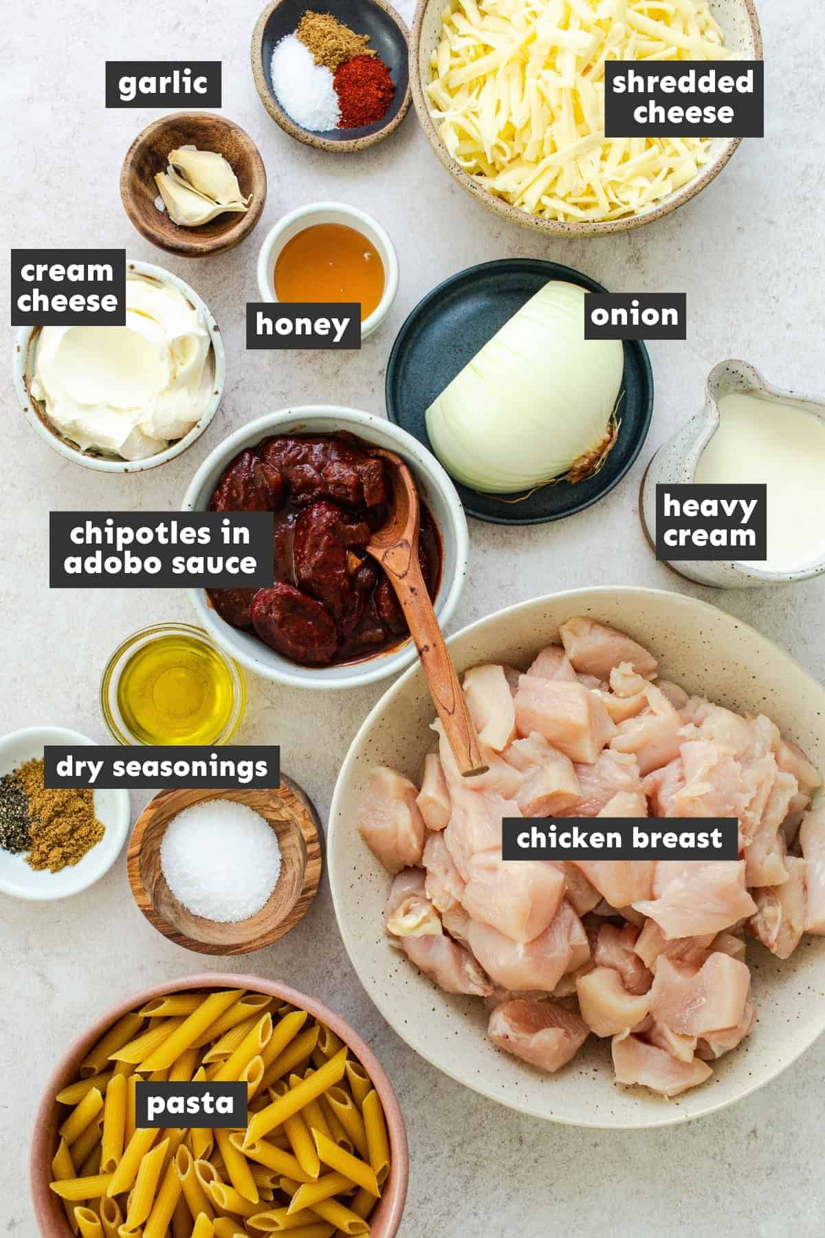 Chipotle chicken pasta sauce ingredients in a blender, before and after blending.